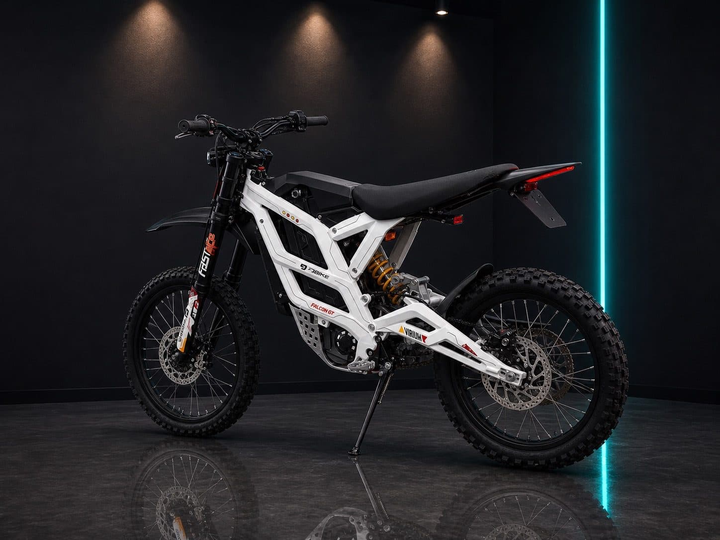Белый 79bike Falcon GT с заднего ракурса